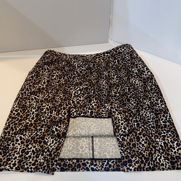 Will Smith Leopard print pencil skirt 20”, side zip, kick flap @ back EUC size 4 - Picture 15 of 15